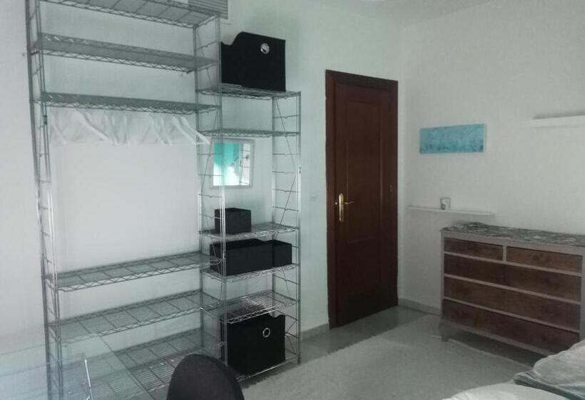 اتاق استاندارد یک نفره, Comfortable Single Bluing Room B&b
