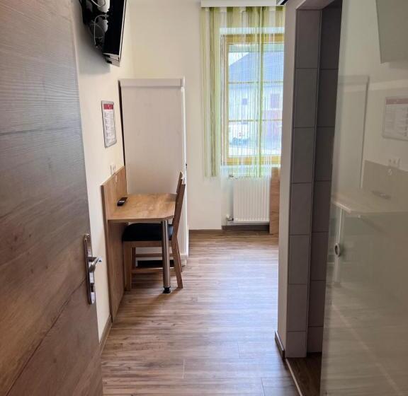 Quarto Estandar Individual, Gasthaus & Hotel Backhendlstation