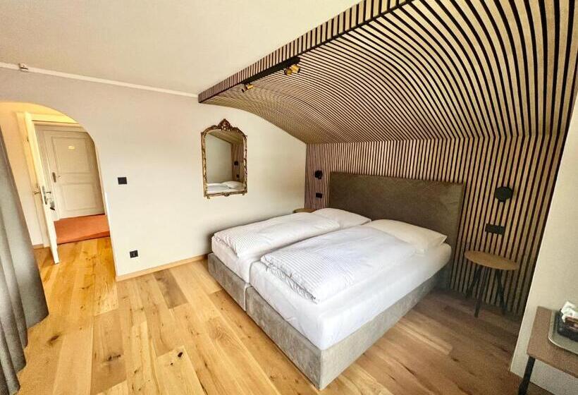 Номер Стандарт, Haus Schrofenstein