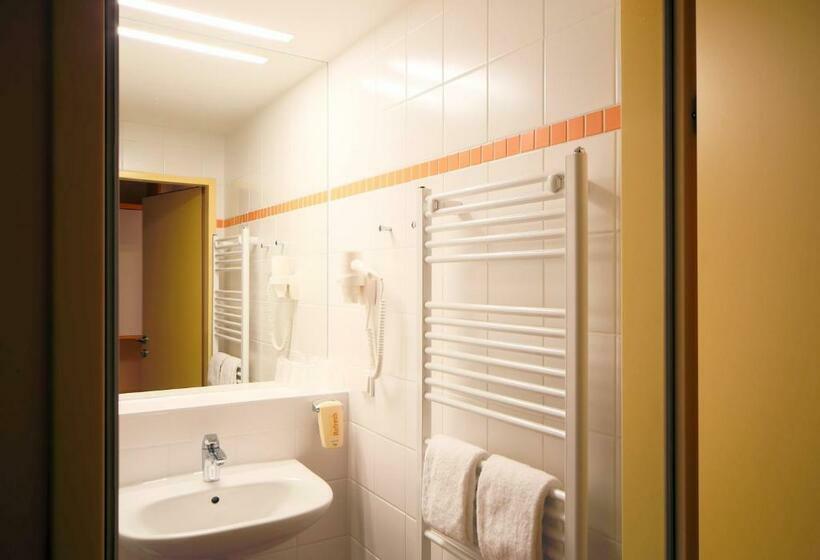 Номер Стандарт Трехместный, Jufa Hotel Planneralm
