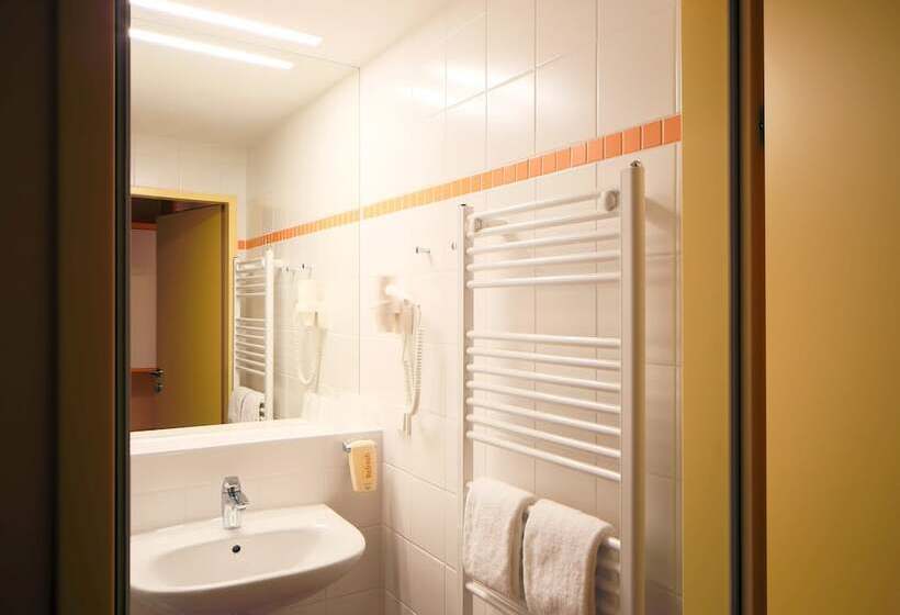 Номер Стандарт Трехместный, Jufa Hotel Planneralm