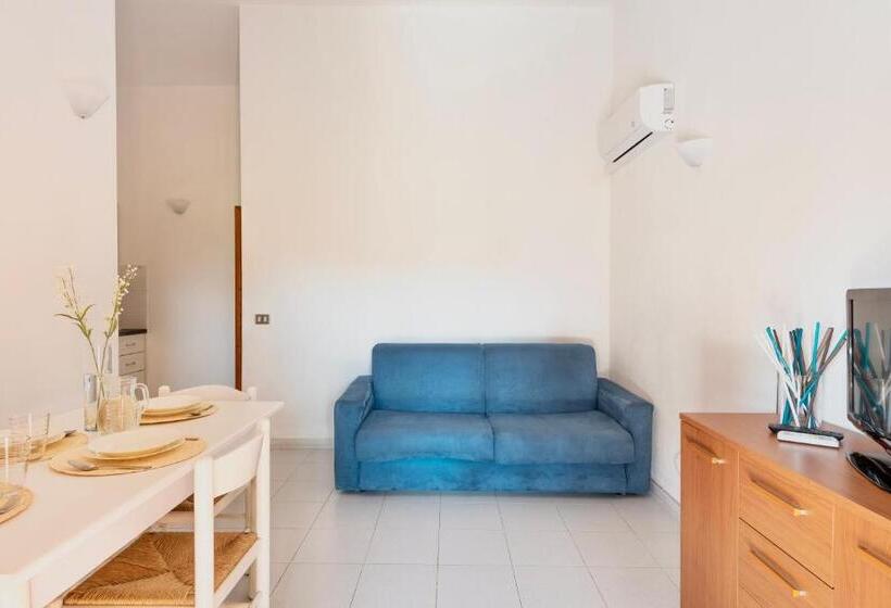 Апартаменты 2 Спальни, Apartments With Air Conditioning And Private Outdoor Area In The Center Of San Teodoro