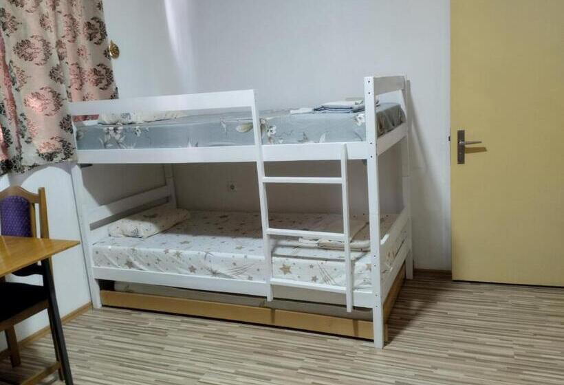 Кровать в Общей Комнате, Hostel Ora