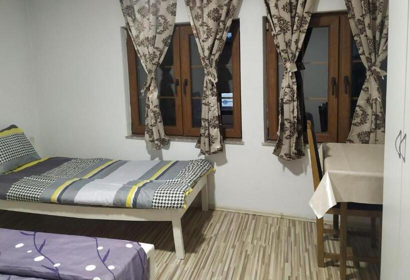 Семейный Номер Вид на Горы, Hostel Ora