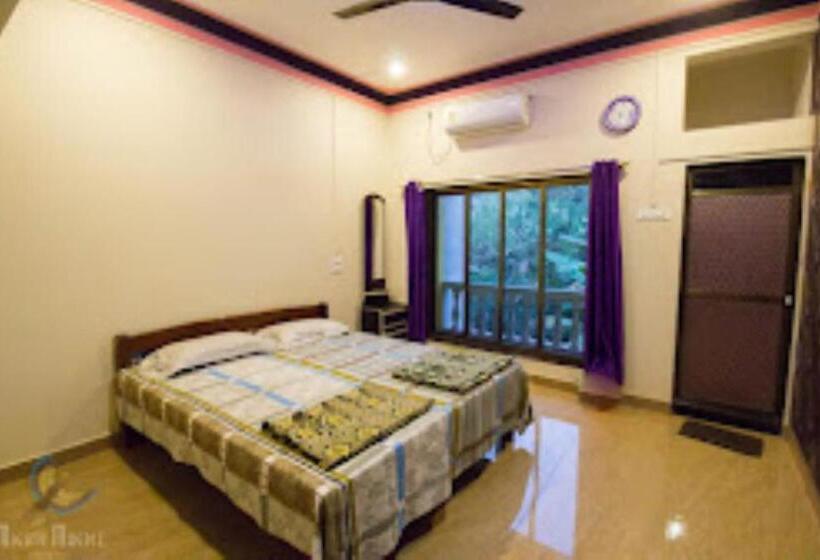 Номер Deluxe, Aaichchha Nyahari Niwas Malvan