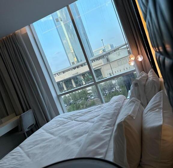 استودیوی استاندارد, Damac Towers