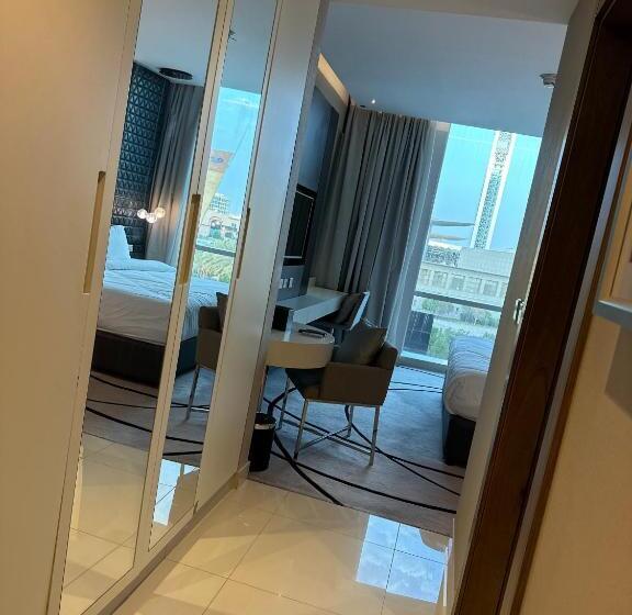 استودیوی استاندارد, Damac Towers