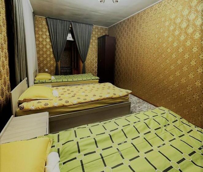 חדר סטנדרט לשלושה עם חדר אמבטיה משוף, Qamar Family Guest House