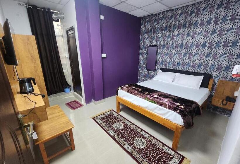 Standardrum, The Kashi Palace Inn ,varanasi ! Fully Air Conditioned Hotel At Prime Location With Parking Availabi