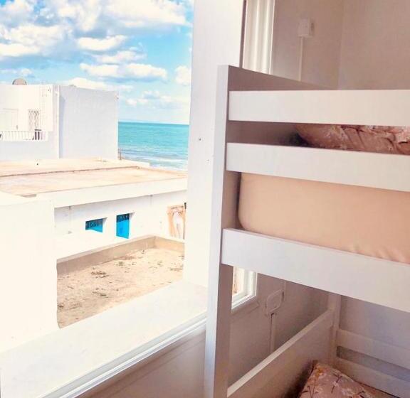 تختخواب در اتاق مشترک, Hostel La Corniche