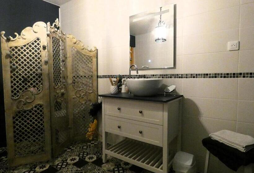Семейный Номер, élégante Chambre Rétro Chic Avec Lit King Size Proche Commerces Et Autoroute A10   Fr 1 581 112