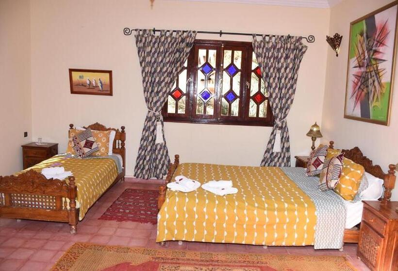 اتاق استاندارد سه تخته با چشم‌انداز باغ, Riad Le Petit Jardin