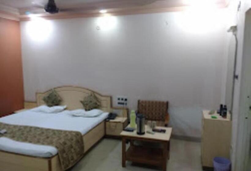 Номер Стандарт, Mayur Restaurant Chandrapur