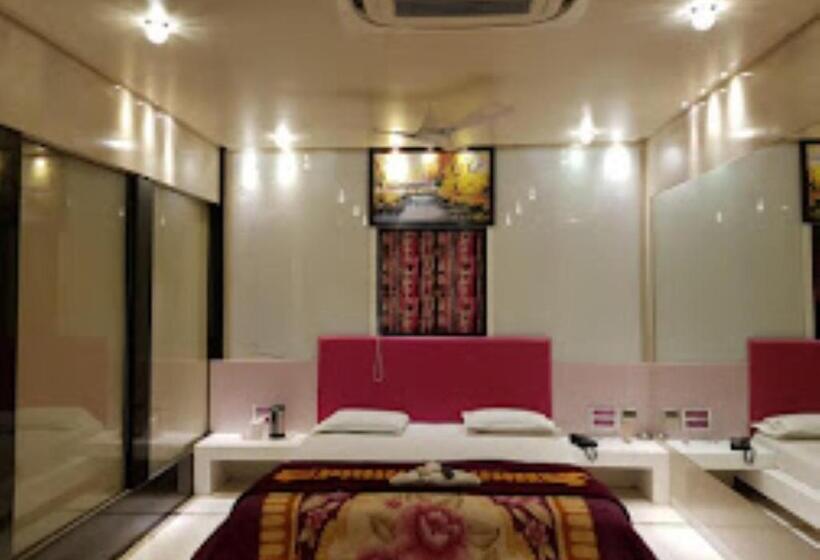 Номер Deluxe, Vandu International Amravati