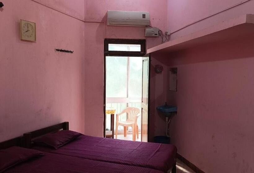 Семейный Номер, Haldankar Guest House