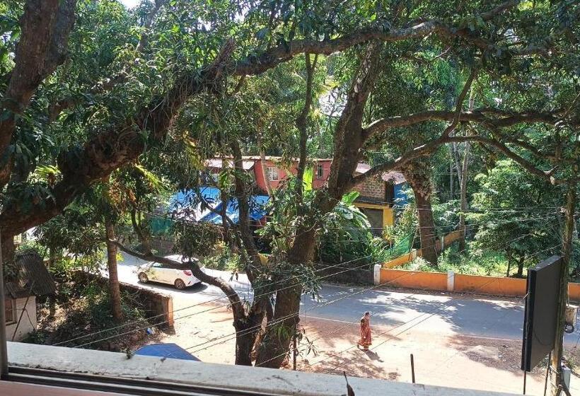 Семейный Номер, Haldankar Guest House