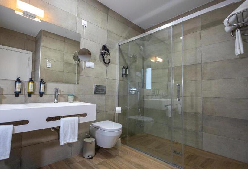 Номер Deluxe, Watts House