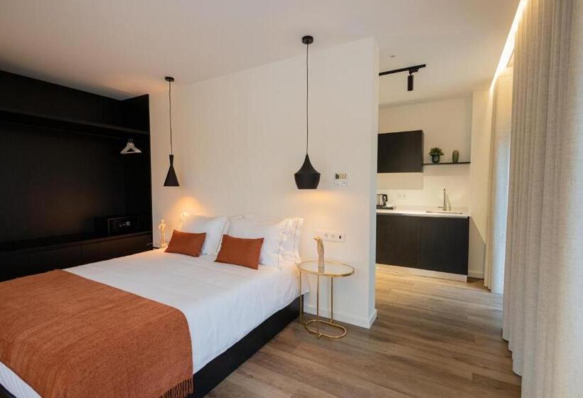 Номер Deluxe, Watts House