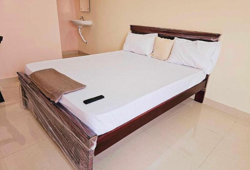 اتاق کلاسیک سه تخته, Oyo Flagship Gokul Residency