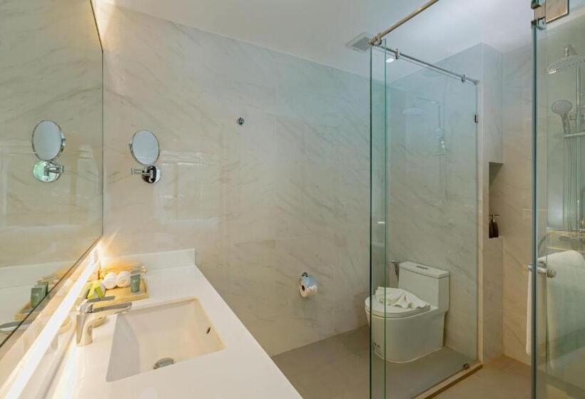Номер Deluxe Кровать Кинг, Wyndham Garden Naithon Phuket