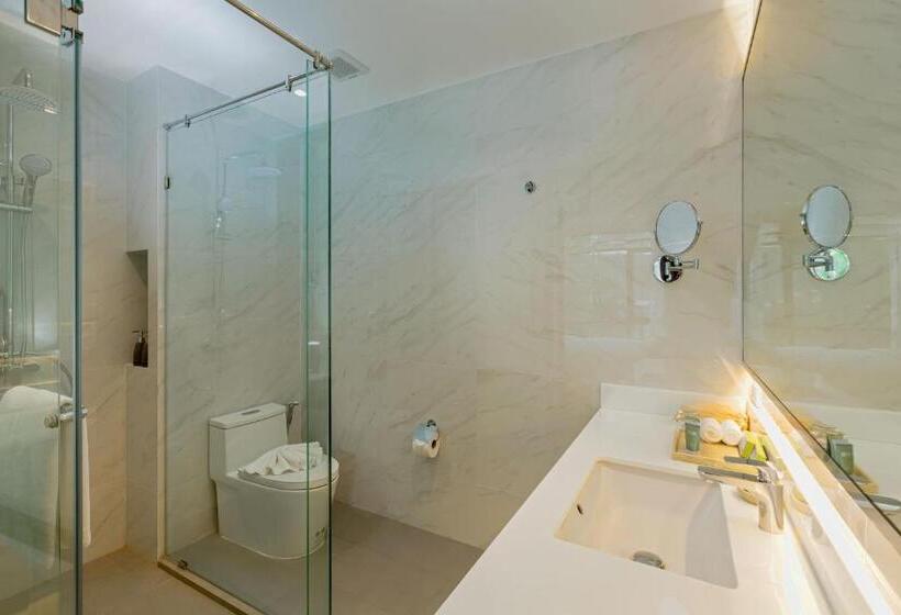 Номер Deluxe, Wyndham Garden Naithon Phuket