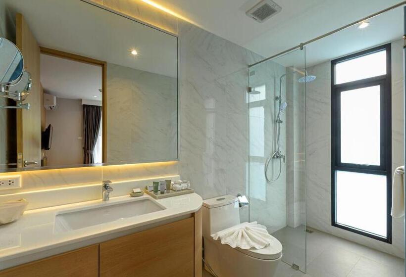 Люкс Премиум, Wyndham Garden Naithon Phuket