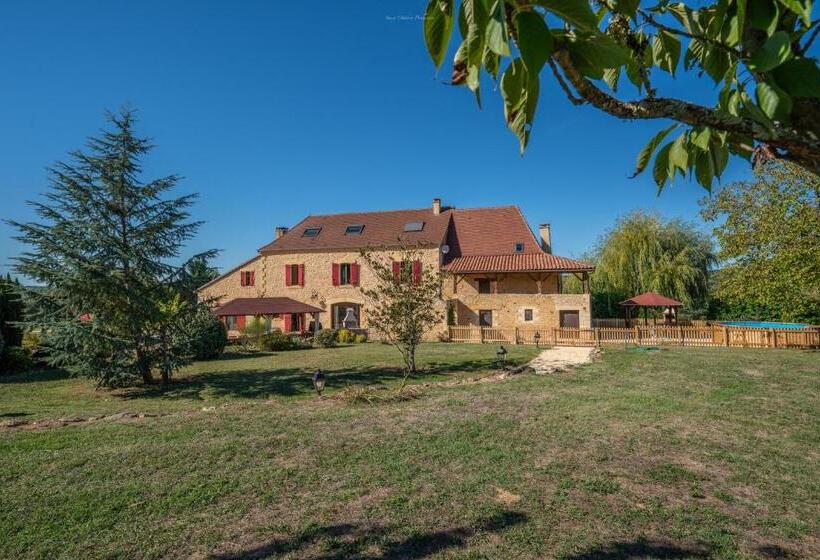 Номер Стандарт Вид на Сад, Domaine Benester   Chambre Léonie   4 épis
