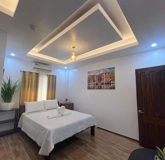 اتاق خانوادگی با چشم‌انداز باغ, Rich Vania Suites