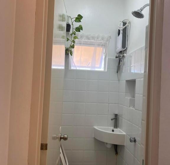 اتاق خانوادگی با چشم‌انداز باغ, Rich Vania Suites