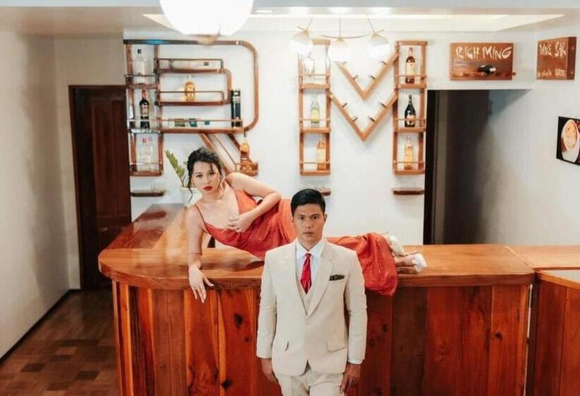 اتاق استاندارد سه تخته با چشم‌انداز باغ, Rich Vania Suites
