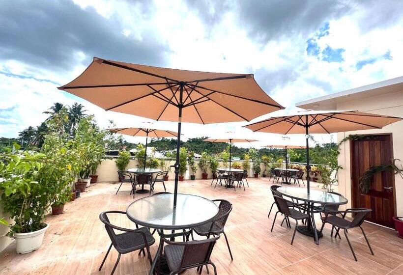 اتاق لوکس با چشم‌انداز باغ, Rich Vania Suites