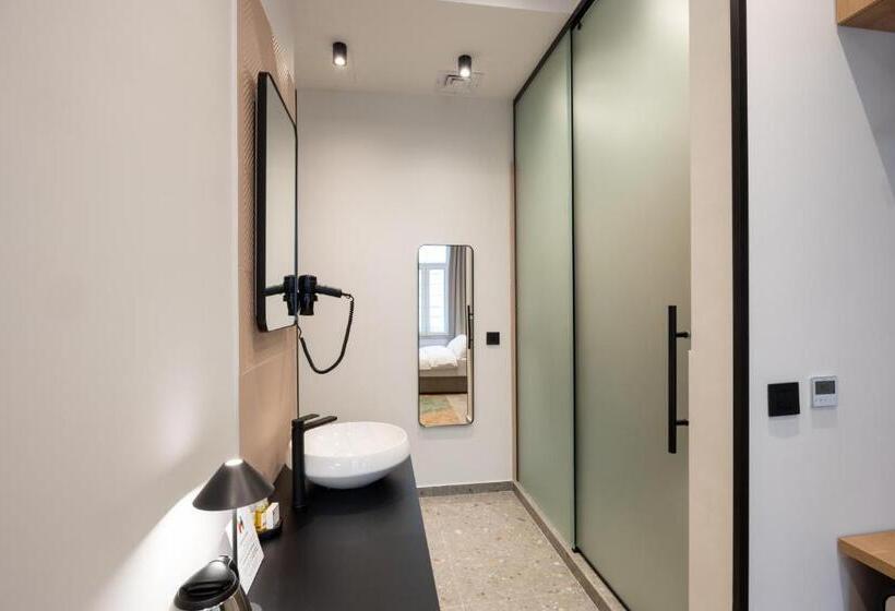 اتاق لوکس یک تخته, Hop Inn Rooms & Suites