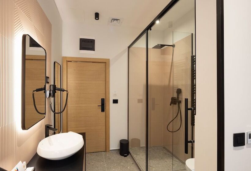 اتاق لوکس یک تخته, Hop Inn Rooms & Suites