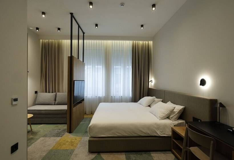 سوییت جونیور, Hop Inn Rooms & Suites