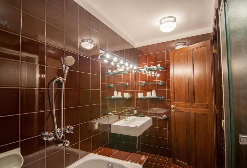 1 Bedroom Penthouse Apartment, Umbrian Concierge   Duomo Accommodations