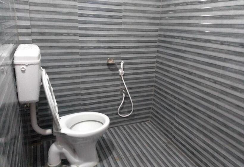 اتاق کلاسیک سه تخته, Flagship Hotel Ganpat