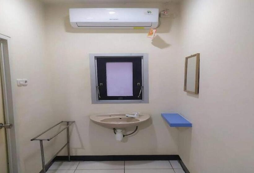デラックスルーム, Oyo 93246 Kanditha Homestay
