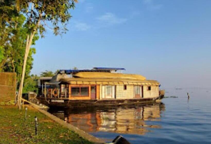 Номер Стандарт, Canoe Ville Kerala