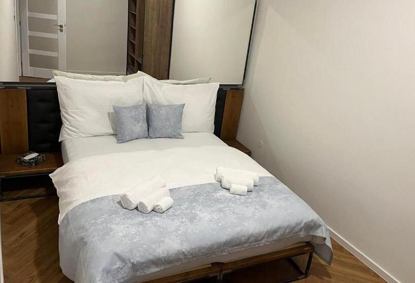 Апартаменты 1 Спальня с Балконом, Apartmány Malé Náměstí, Broumov