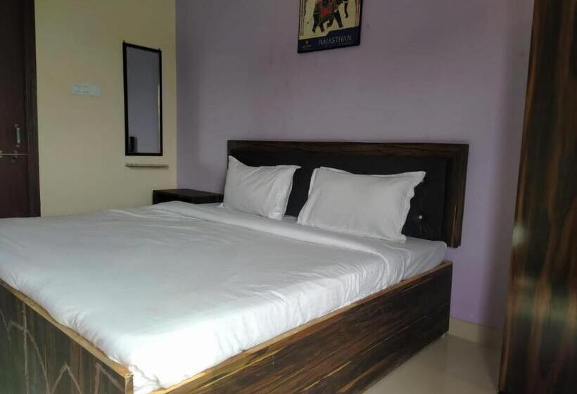 Номер Deluxe, O Girdharwal Resort