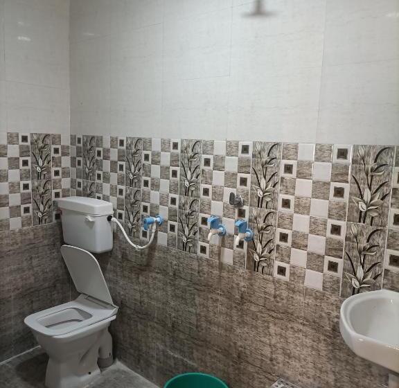 غرفة قياسية رباعية, Shri Gamya Guest House