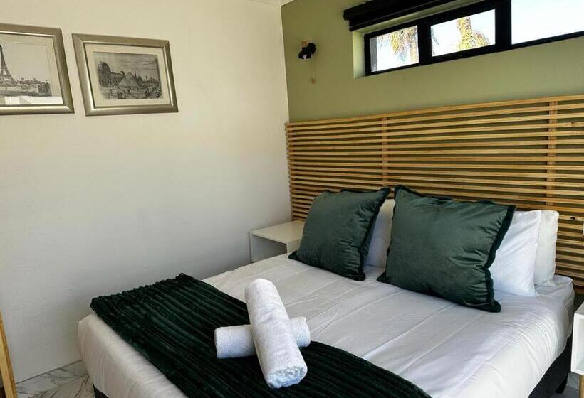 Номер Deluxe, Zuri Place
