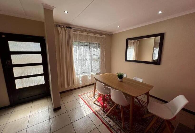Апартаменты 3 Спальни, Zuri Place