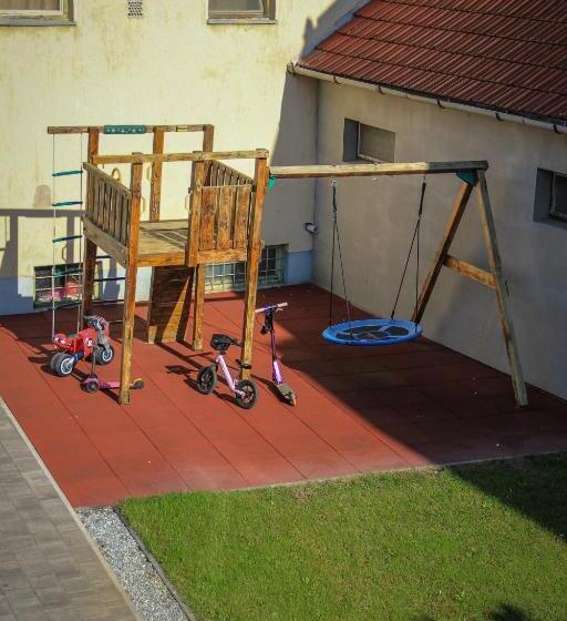 Студио Стандарт Вид на Сад, La Róna Rooms