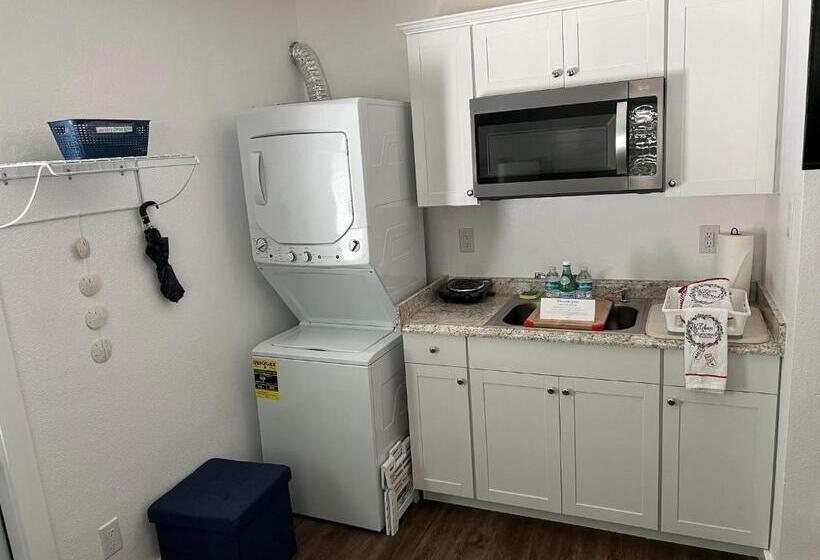 패밀리 스튜디오, Cozy Private Studio W/own Yard   3mi From Beach