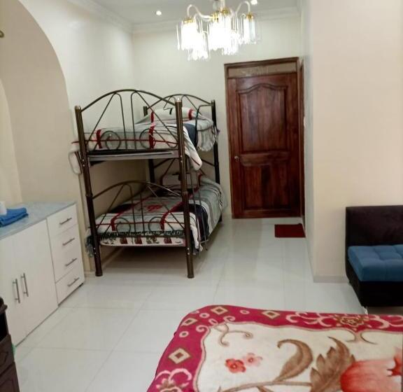 غرفة قياسية ثلاثية, Hostal Atlantis