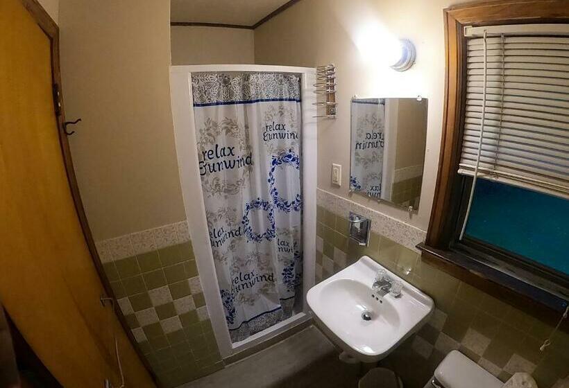 Standardrum, Heart Of The Berkshires Motel