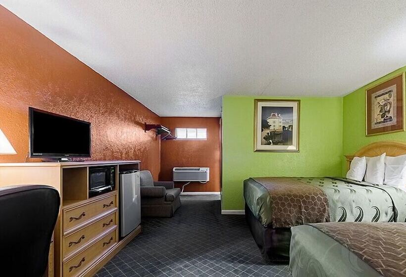 غرفه قياسيه سريرين مزدوجين, Highway Inn