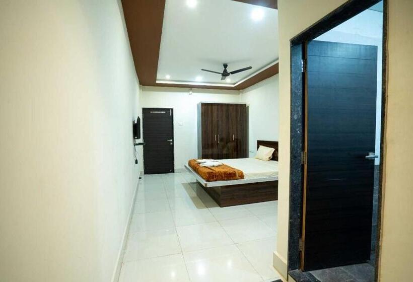 Трехместный Номер Классика, Collection O Hotel Chhattisgarh Palace