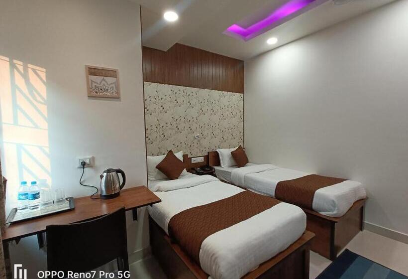 스탠다드 룸, Treebo Park Palace